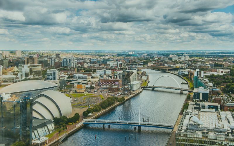 View of the River Clyde and modern architecture in Glasgow – representing broadband in Glasgow