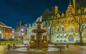 Historic fountain in illuminated square - representing broadband in Leicester